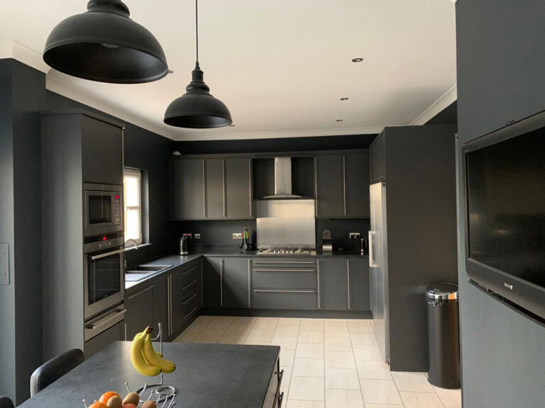 Fully Fitted Kitchen